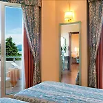 Carl And Do Hotell 4*