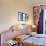 Carl And Do Hotel
