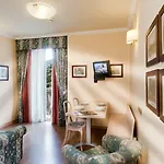 Carl And Do Hotell 4*