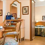 Carl And Do Hotell 4*