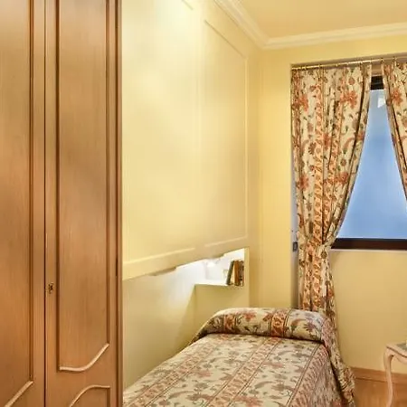 Hotel Carl & Do 4*