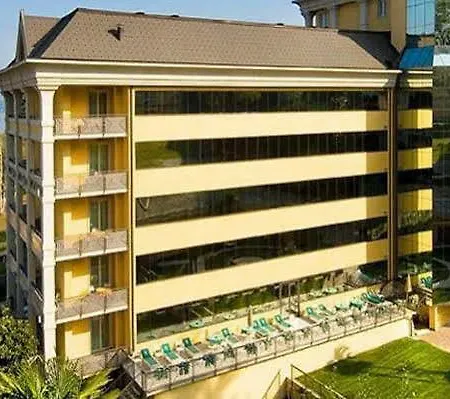 Carl & Do Hotel 4*