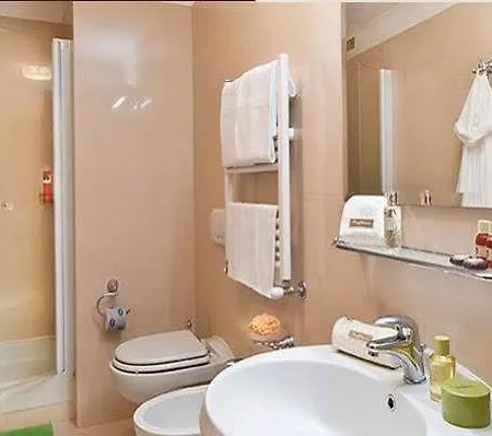 Carl & Do Hotel 4*