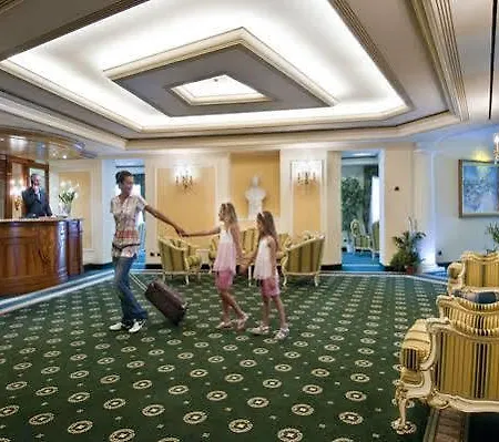 Carl & Do Hotel