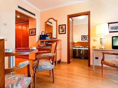 Carl & Do Hotel